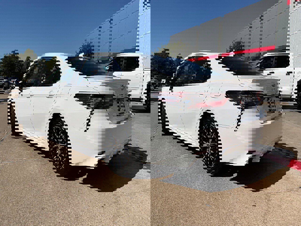 Used 2024 Toyota Camry SE image 8