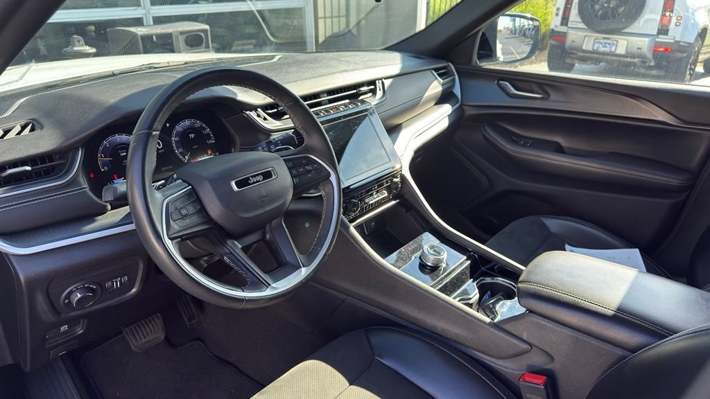 Used 2023 Jeep Grand Cherokee Altitude AWD/4WD image 9