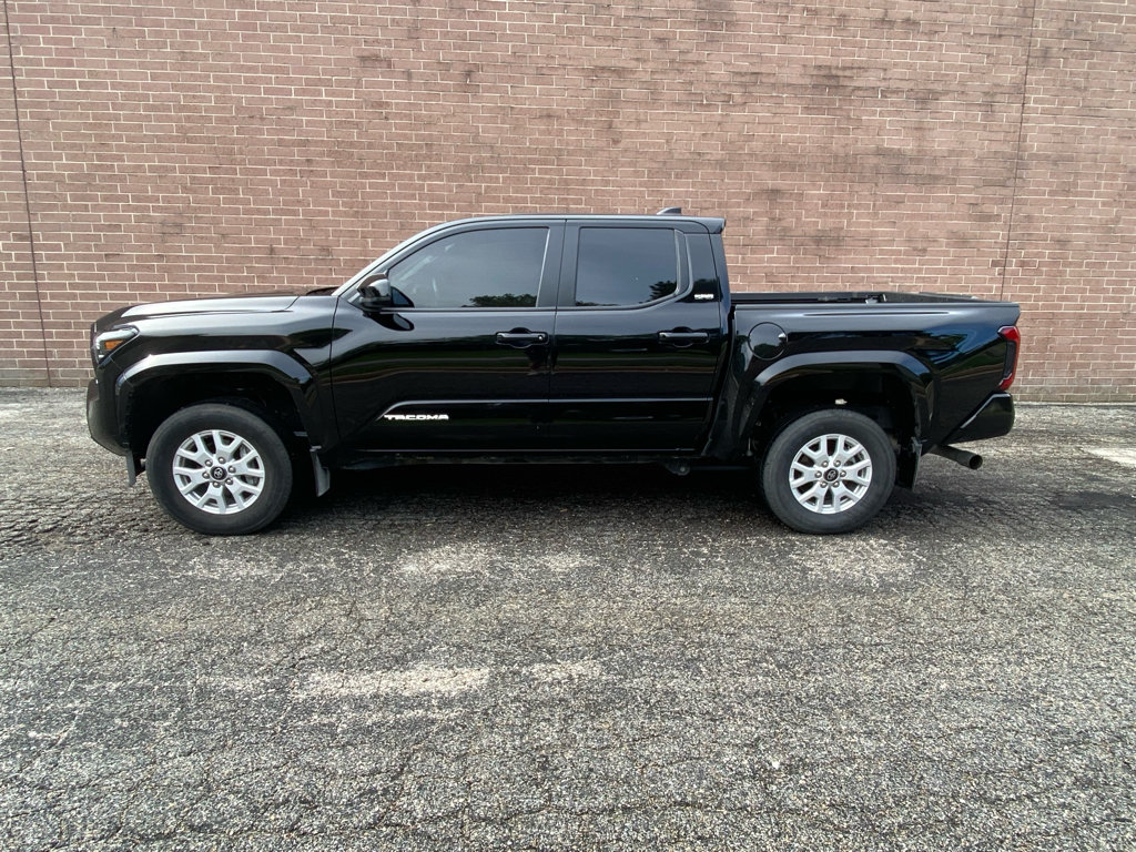 Used 2024 Toyota Tacoma SR5 AWD/4WD image 2