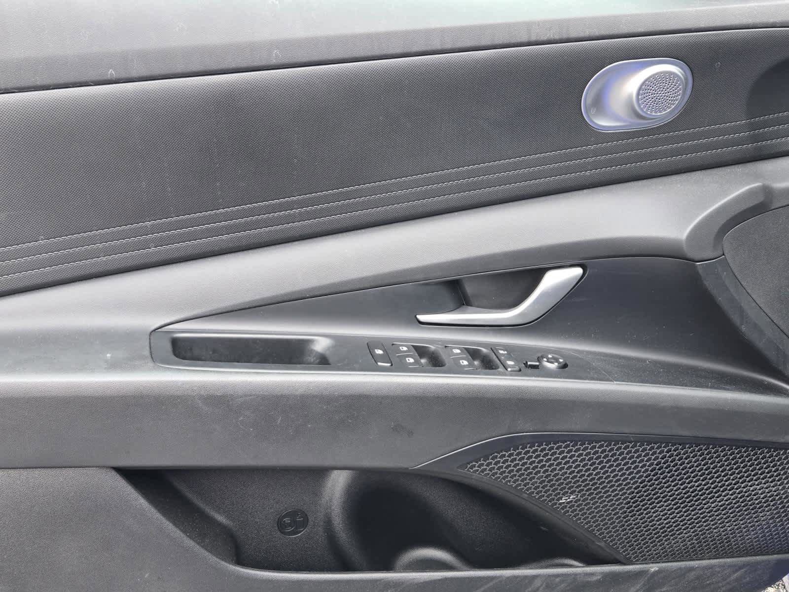 Certified 2024 Hyundai Elantra Blue FWD image 9
