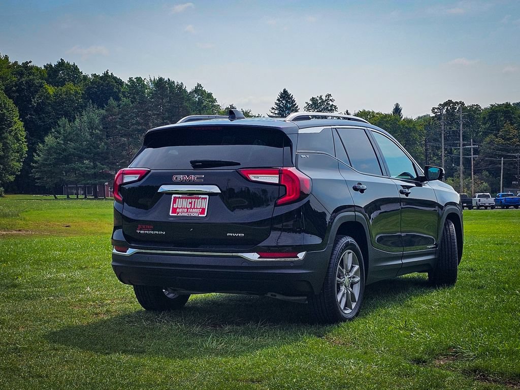 Used 2022 GMC Terrain SLT w/ Infotainment Package II AWD/4WD image 3