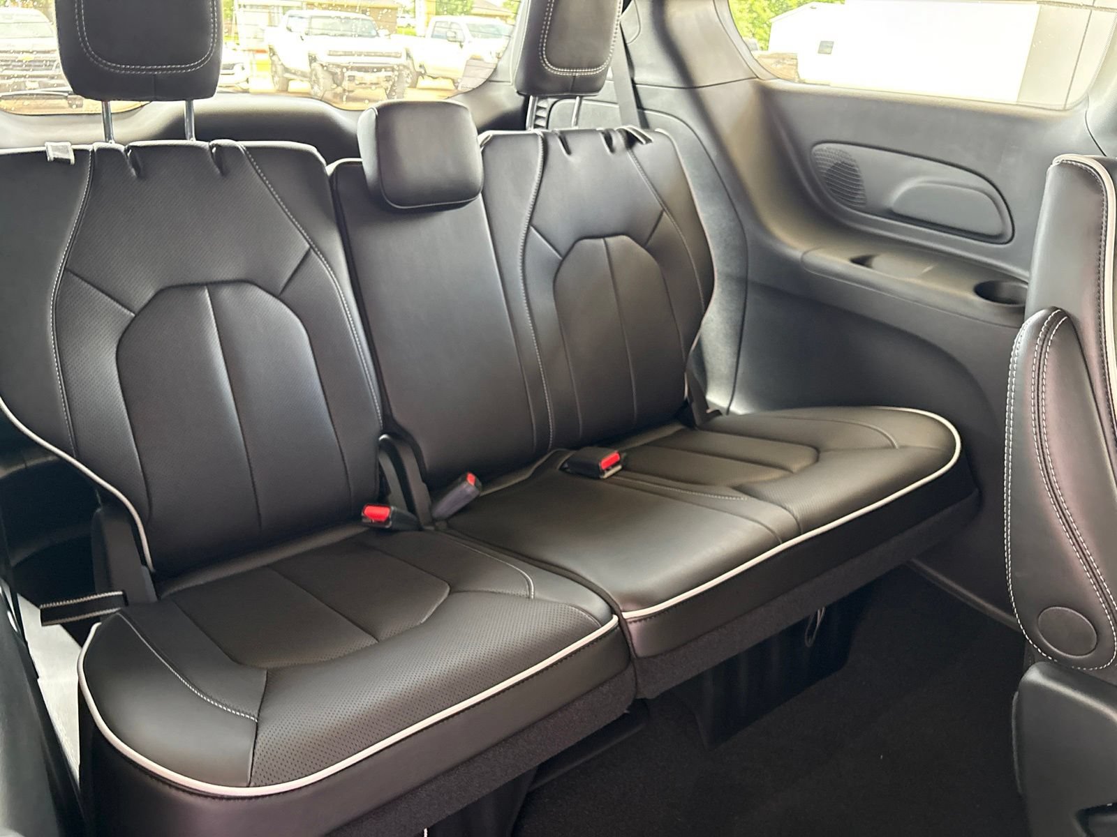 New 2027 Chrysler Pacifica Limited FWD image 20