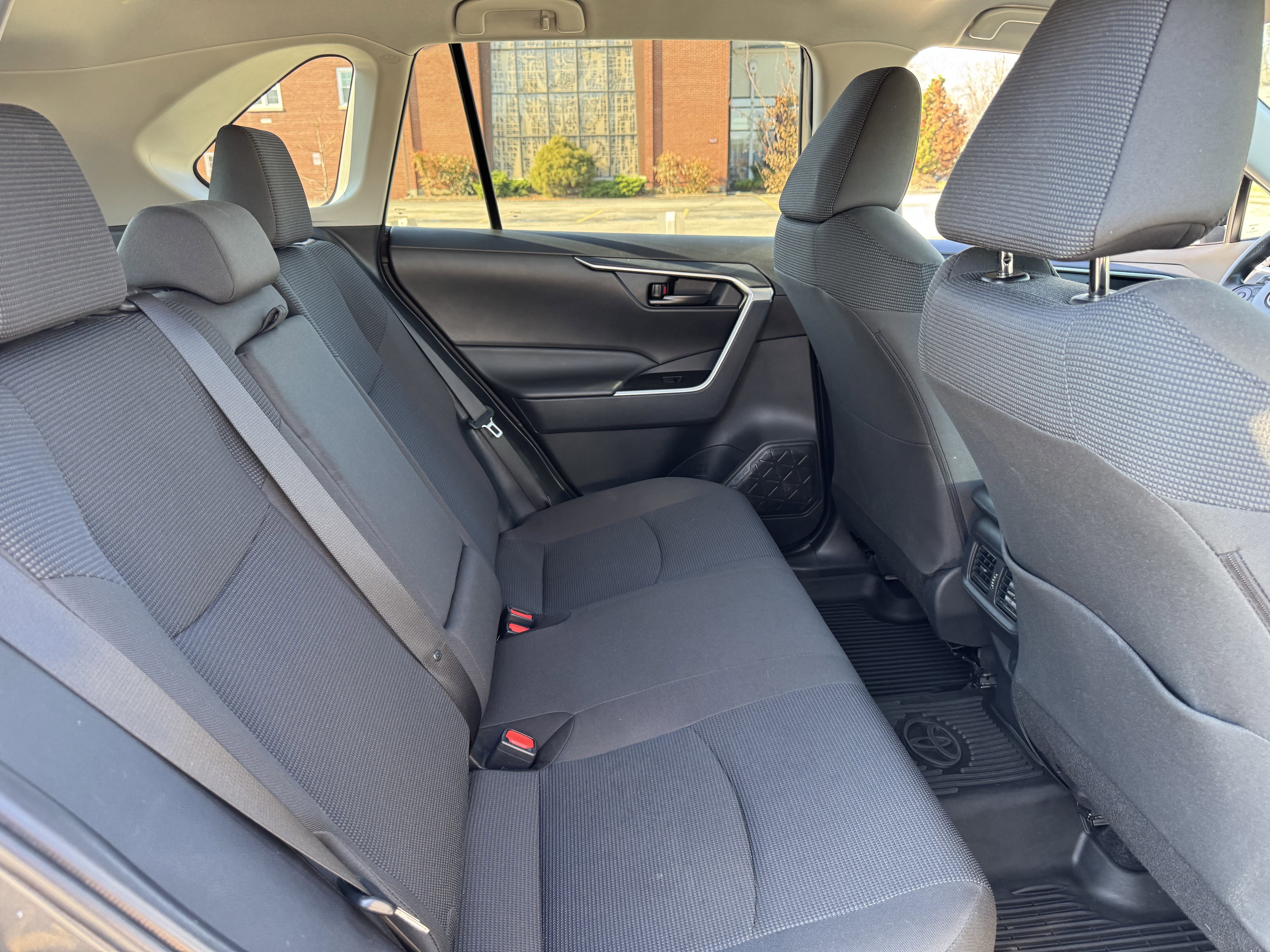 Used 2024 Toyota RAV4 LE image 31