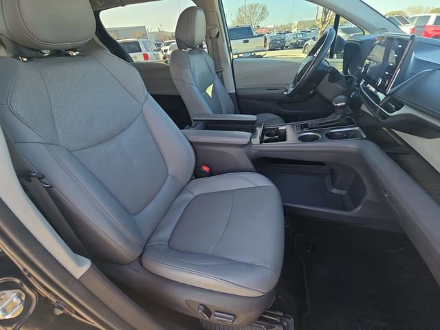 Used 2024 Toyota Sienna Limited image 10