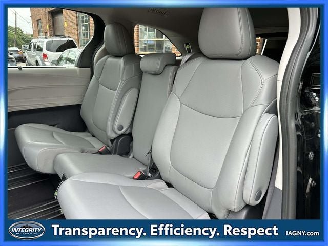 Used 2024 Toyota Sienna XLE FWD image 17