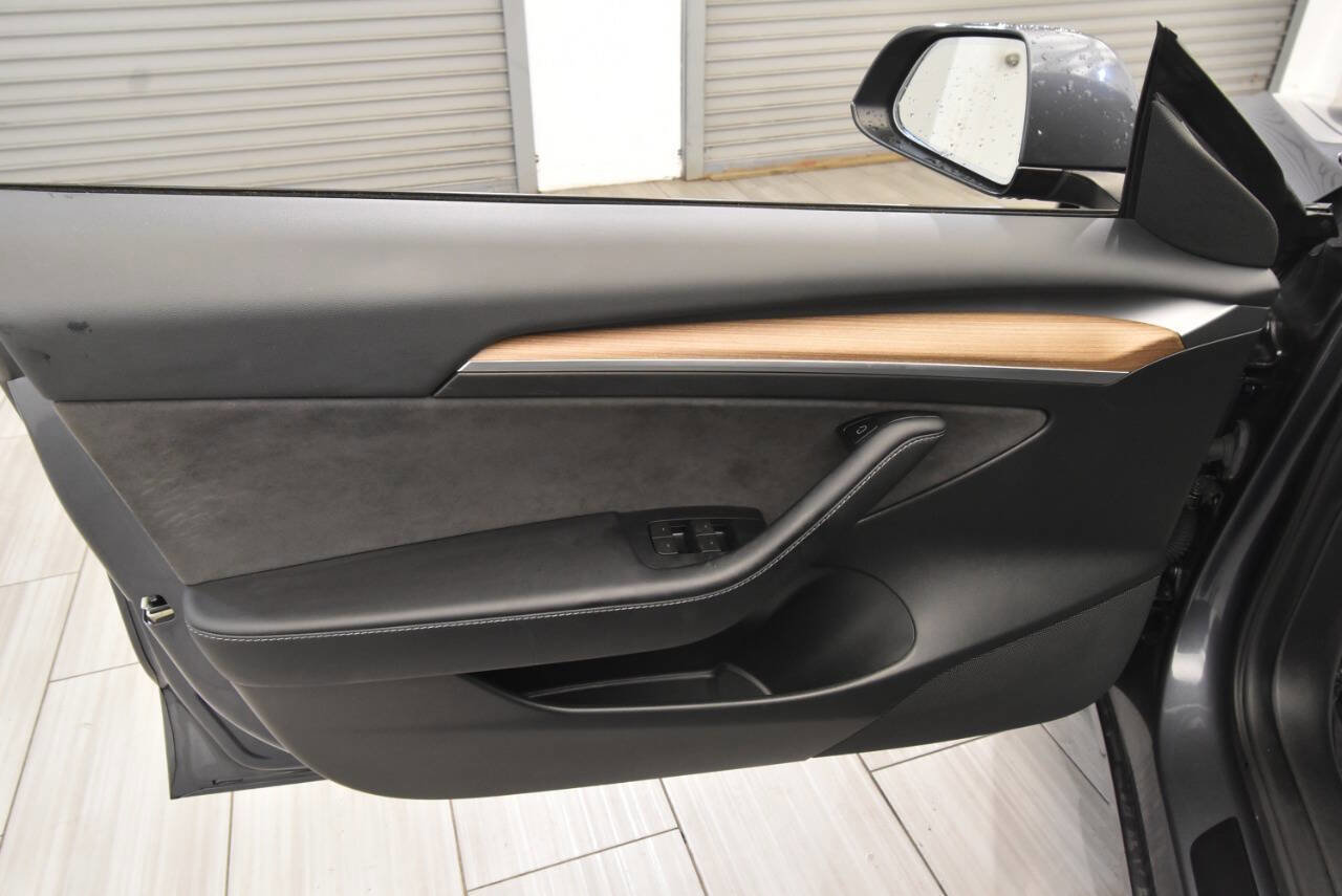 Used 2023 Tesla Model 3 Standard Range image 18