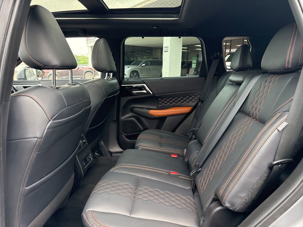 Used 2023 Mitsubishi Outlander SEL FWD image 34