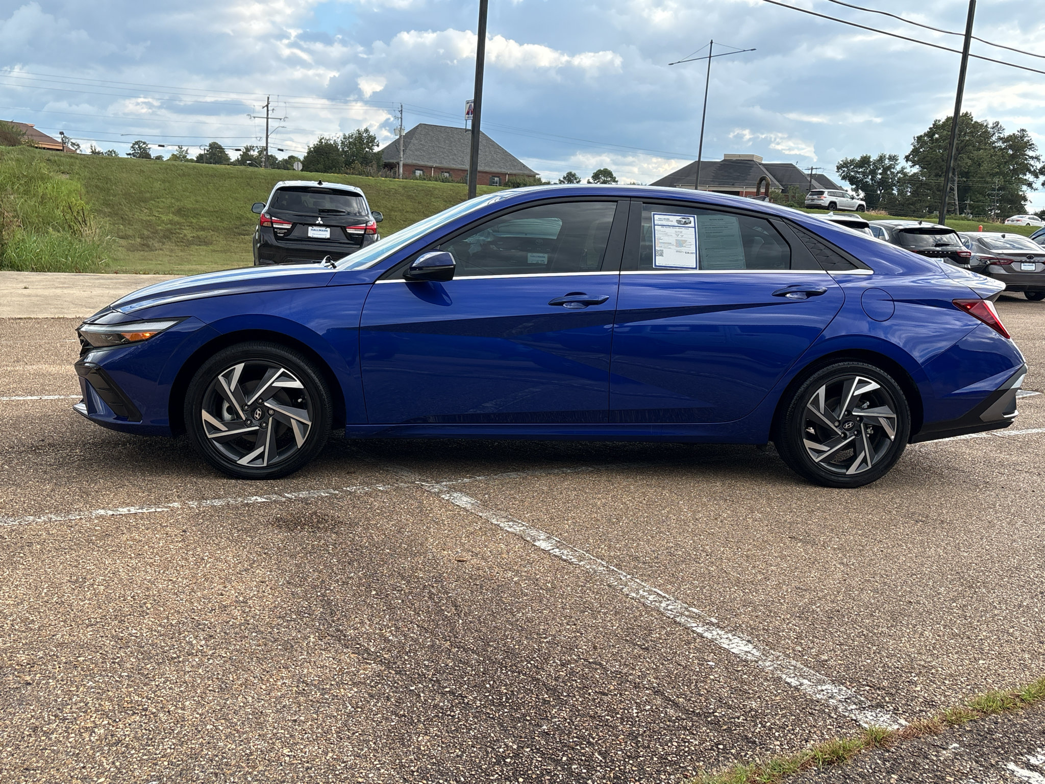 Used 2025 Hyundai Elantra Limited FWD image 6