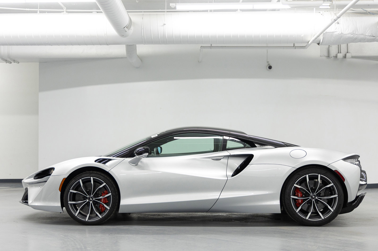 Used 2023 McLaren Artura image 3