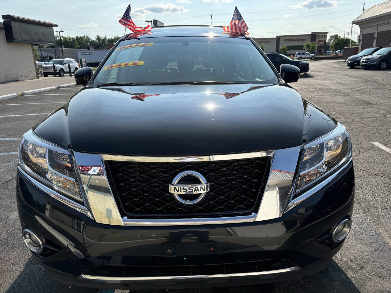 Used 2016 Nissan Pathfinder Platinum w/ Family Entertainment Package AWD/4WD image 5