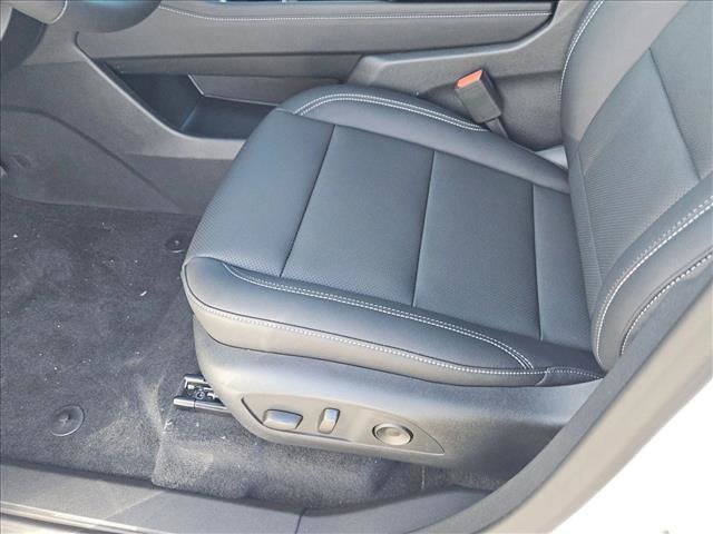 New 2026 Chevrolet Traverse LT w/ Enhanced Driving Package image 4