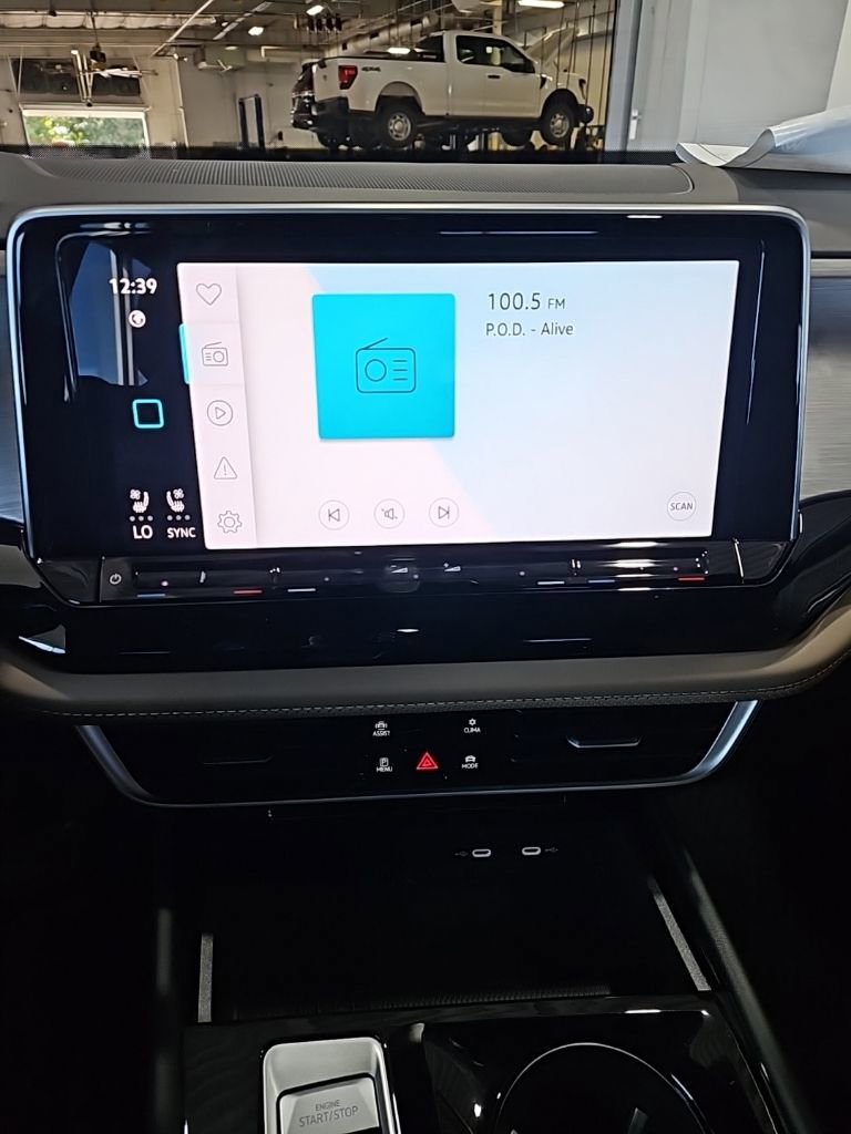 New 2026 Volkswagen Atlas Cross Sport SE AWD/4WD image 31