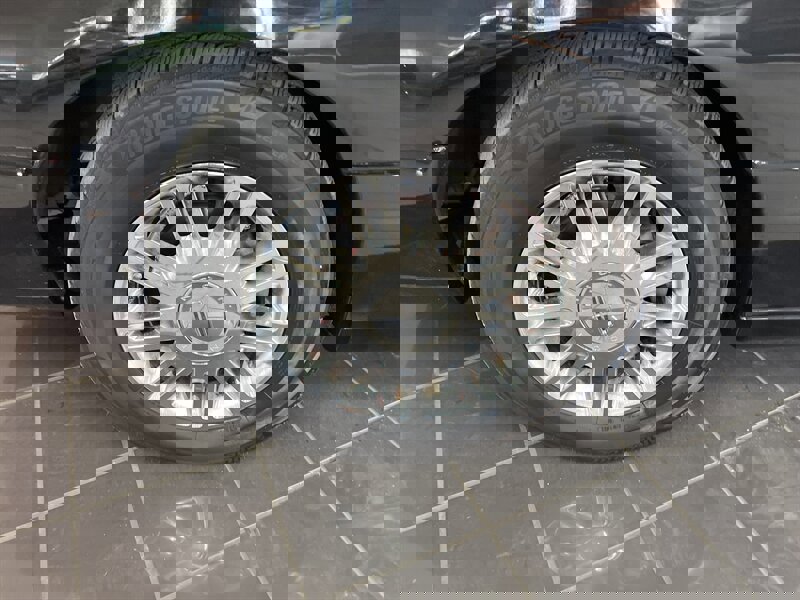 Used 2009 Lincoln Town Car Signature Limited image 25