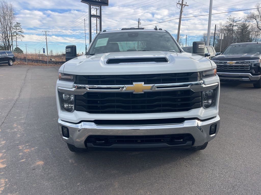 Used 2024 Chevrolet Silverado 2500 LT w/ Convenience Package image 8