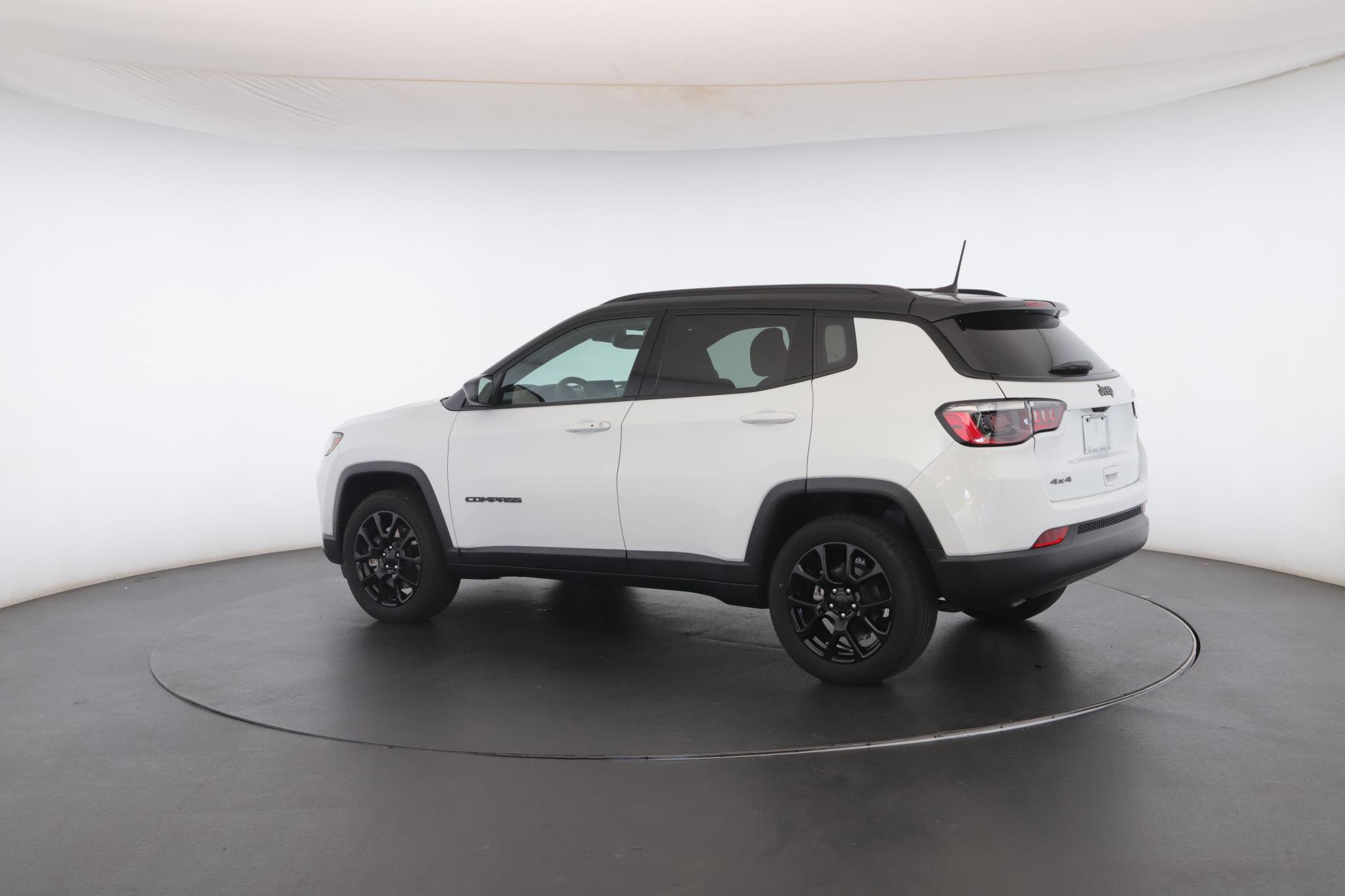Used 2024 Jeep Compass Latitude w/ Sun and Sound Group AWD/4WD image 23