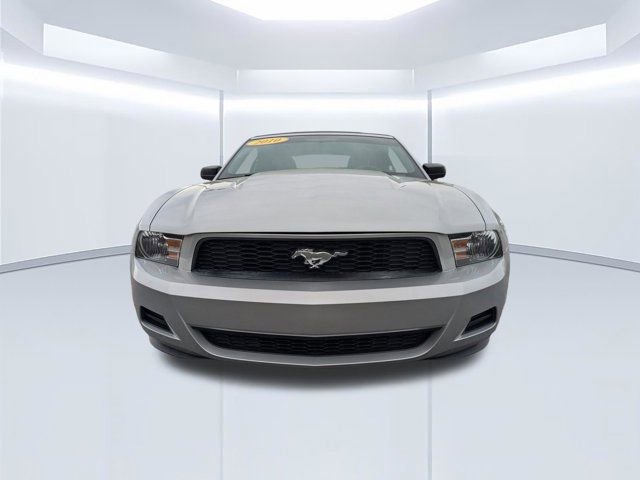 Used 2010 Ford Mustang Convertible image 9