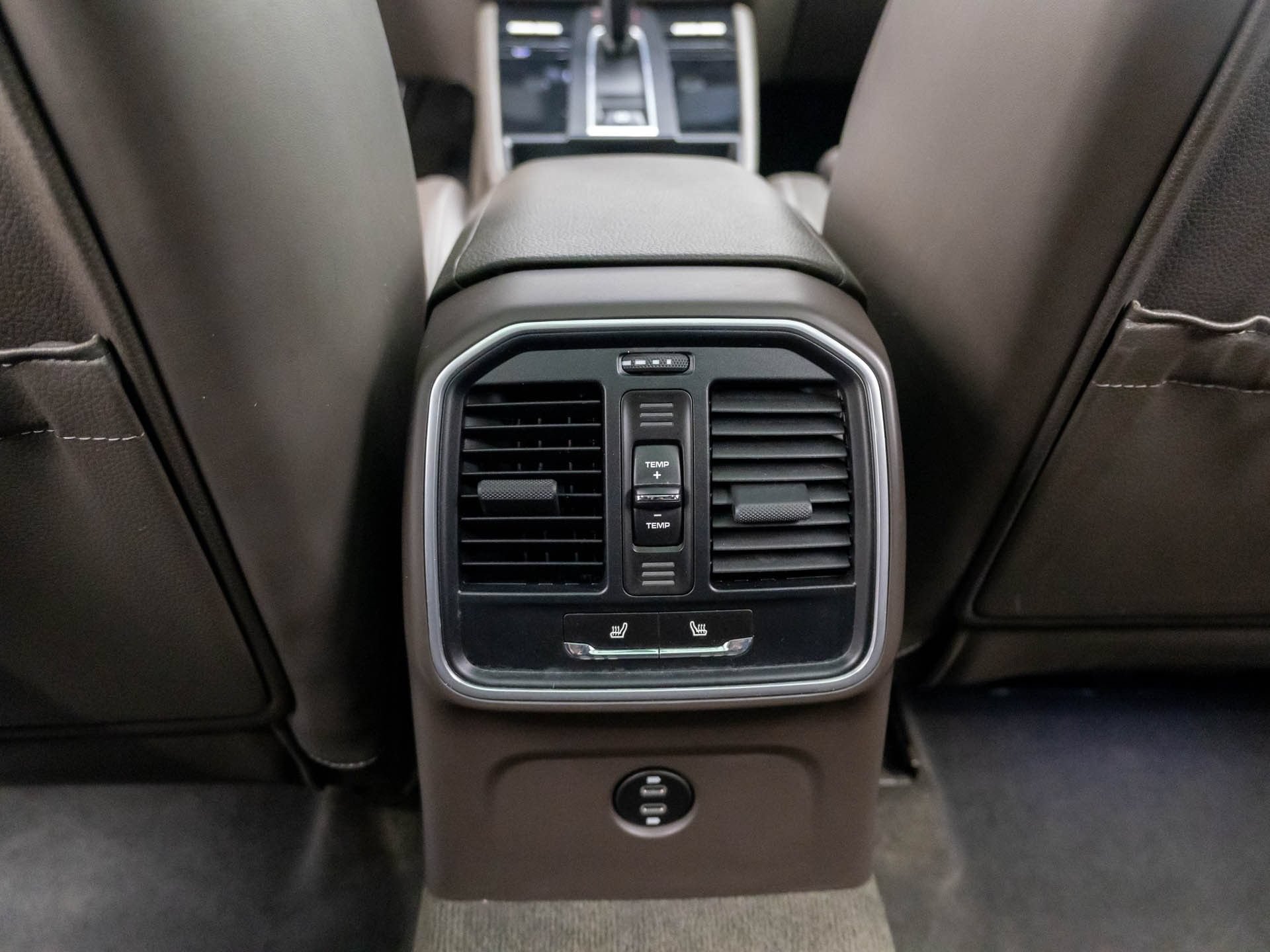 Certified 2023 Porsche Macan AWD/4WD image 21
