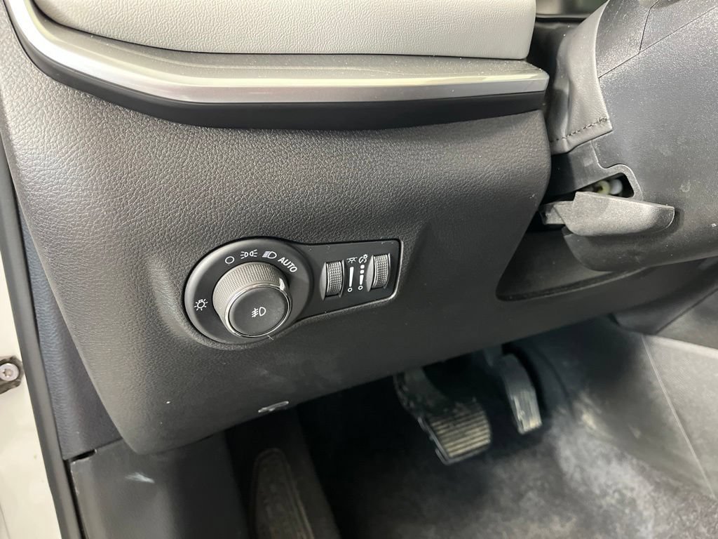 Used 2025 Jeep Compass Limited w/ Elite Group AWD/4WD image 32
