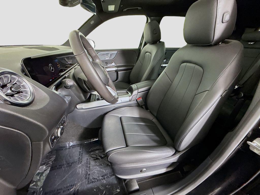 Used 2024 Mercedes-Benz GLB 250 w/ Exclusive Package image 21