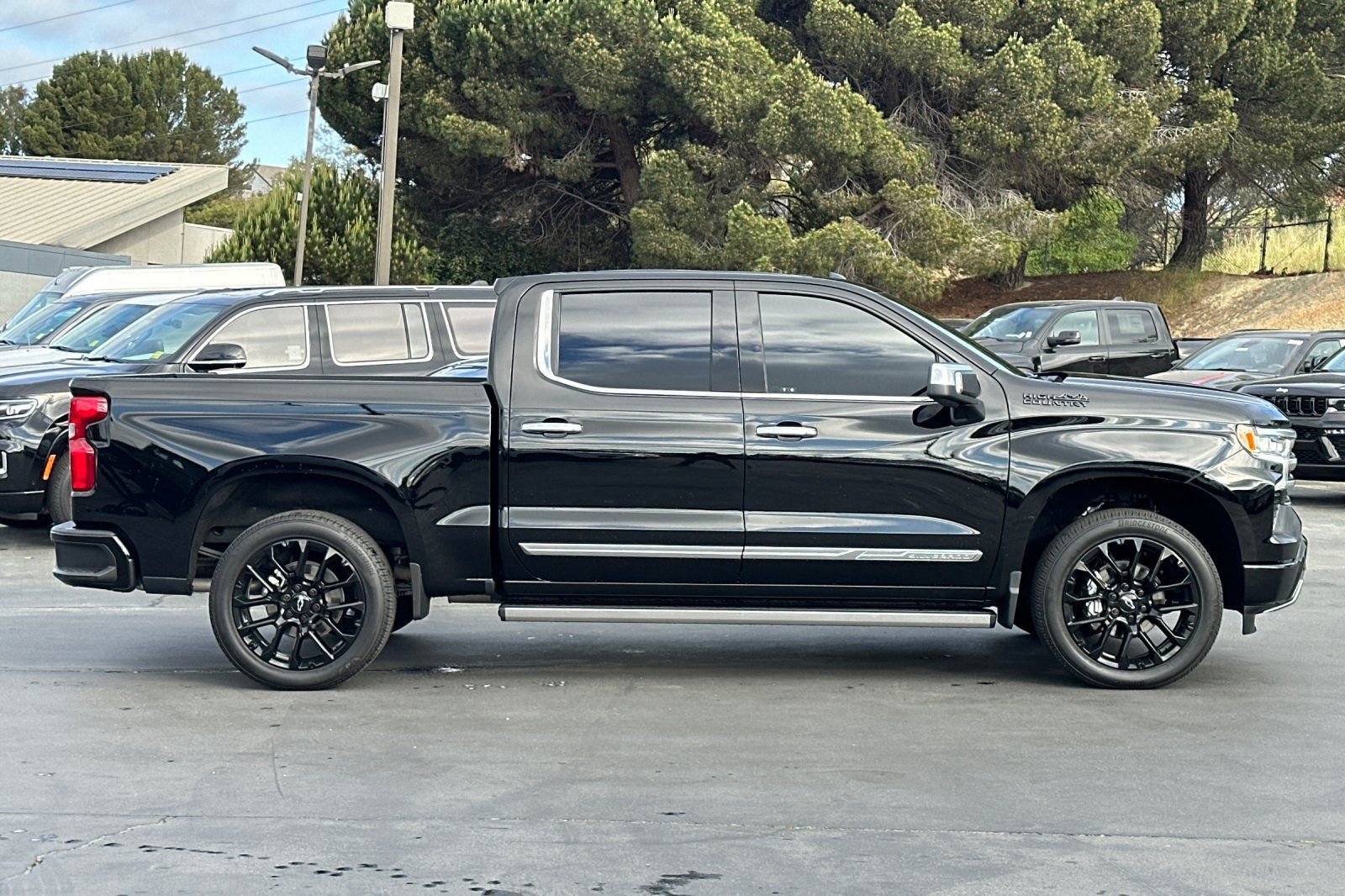 Used 2024 Chevrolet Silverado 1500 High Country w/ Technology Package image 3