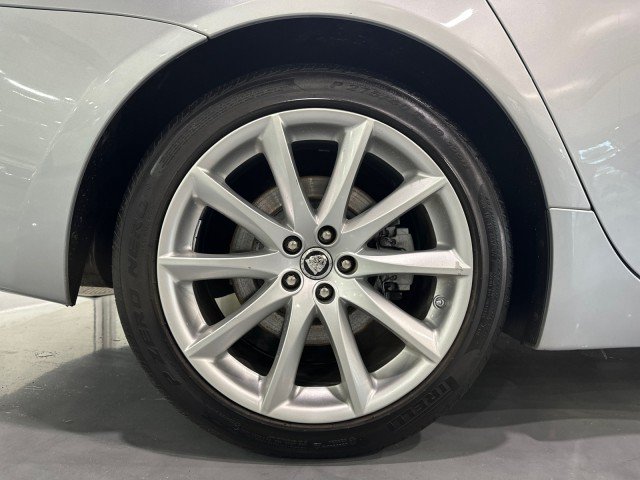Used 2011 Jaguar XJ RWD image 8