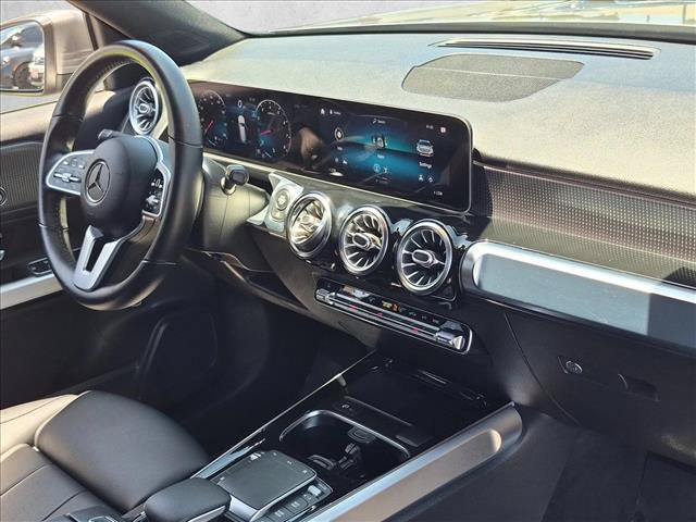 Used 2021 Mercedes-Benz GLB 250 4MATIC image 22
