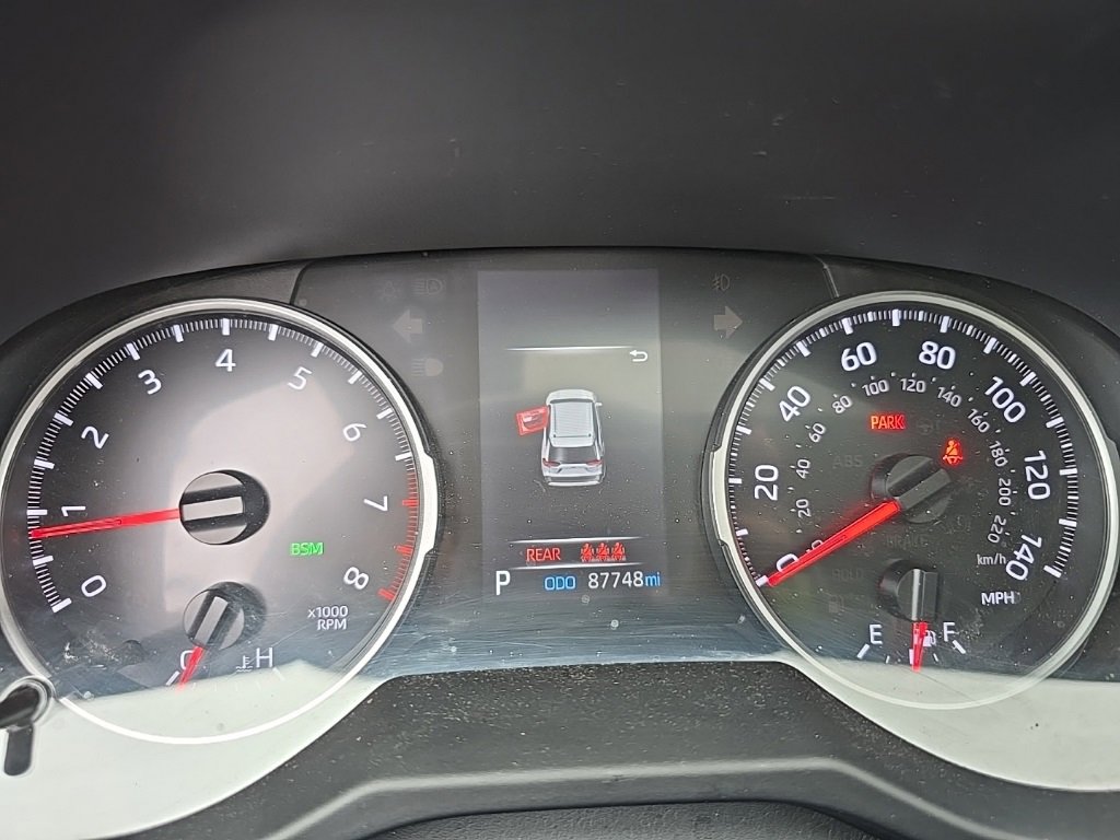 Used 2022 Toyota RAV4 XLE Premium image 18