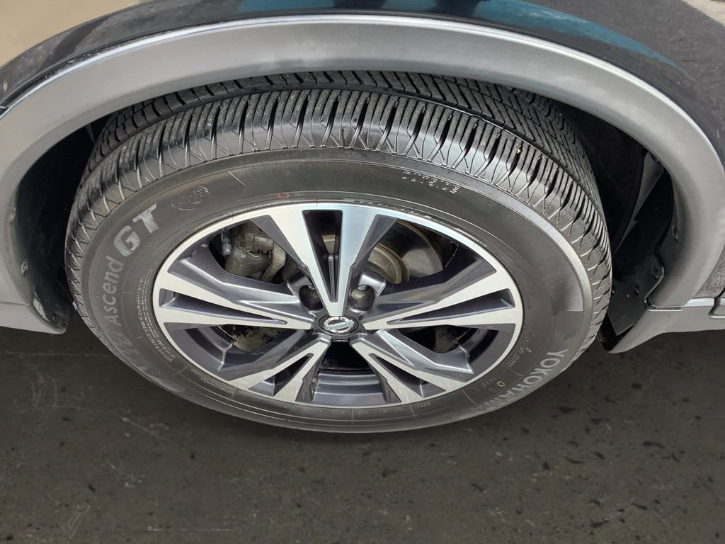 Used 2017 Nissan Rogue SL image 10