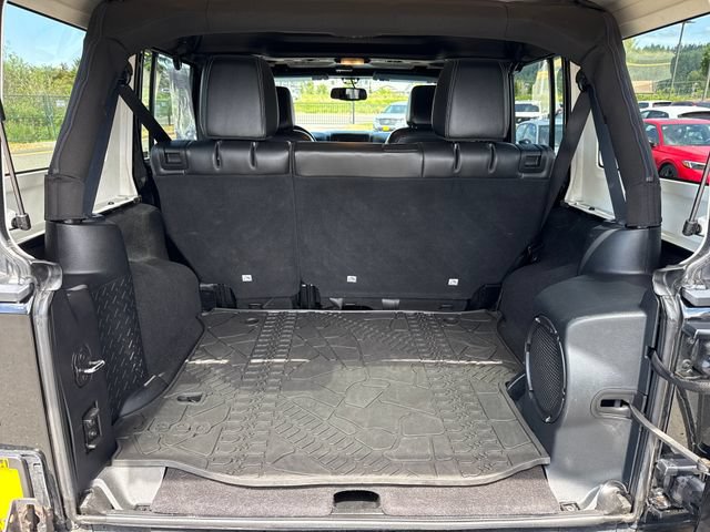 Used 2014 Jeep Wrangler Unlimited Rubicon w/ Connectivity Group AWD/4WD image 14