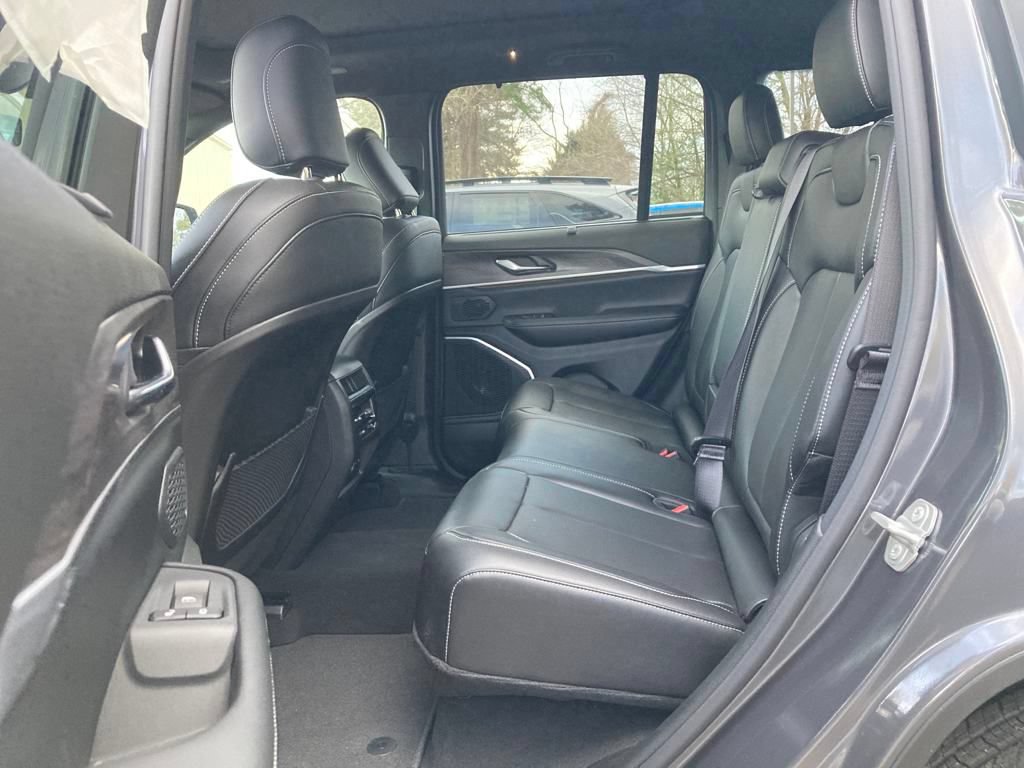 New 2024 Jeep Grand Cherokee Limited 4xe w/ Luxury Tech Group II AWD/4WD image 16