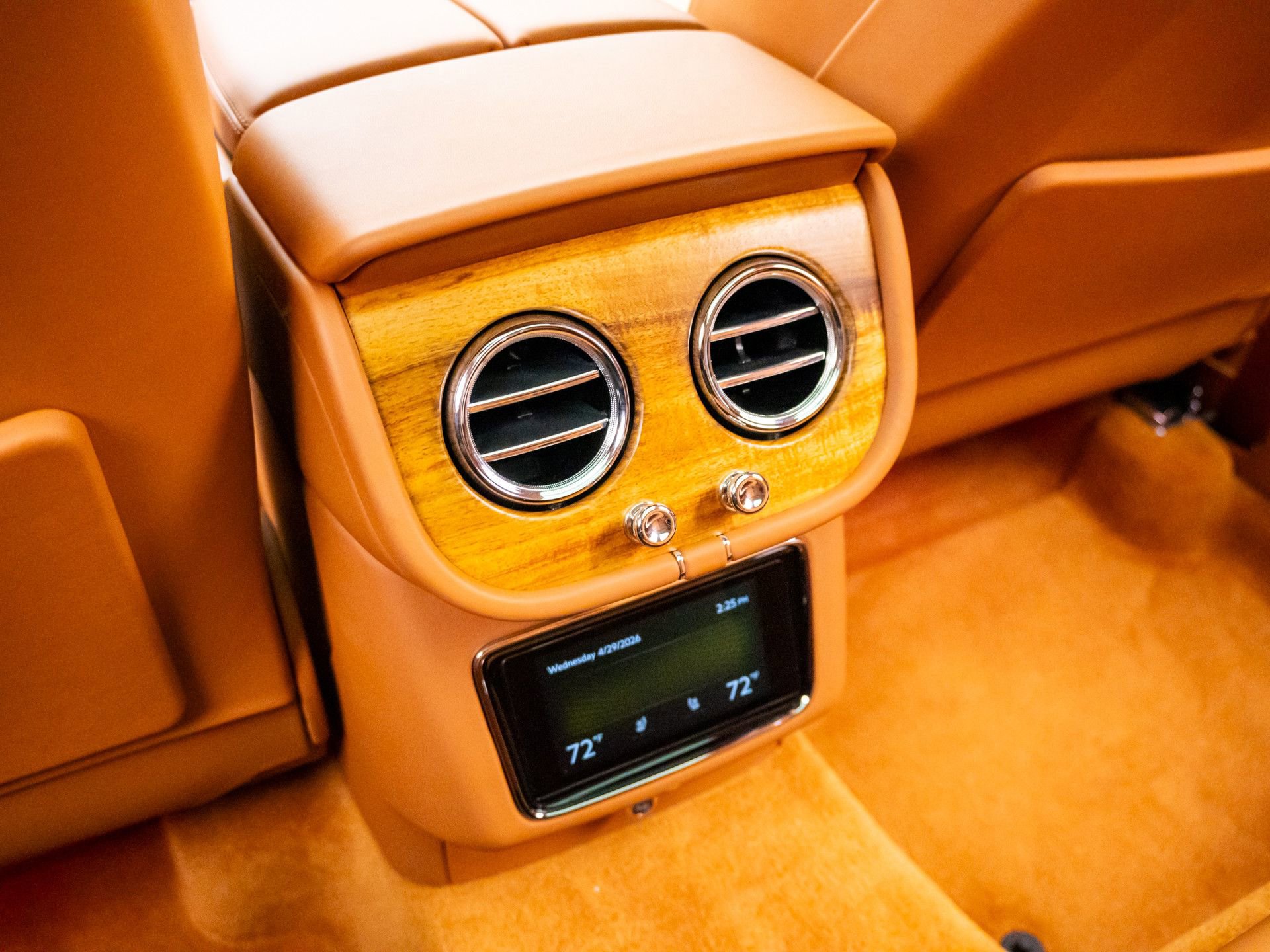 Used 2024 Bentley Bentayga AWD/4WD image 18