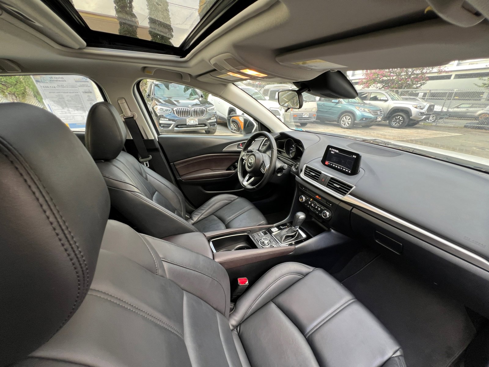 Used 2018 MAZDA MAZDA3 Touring image 24