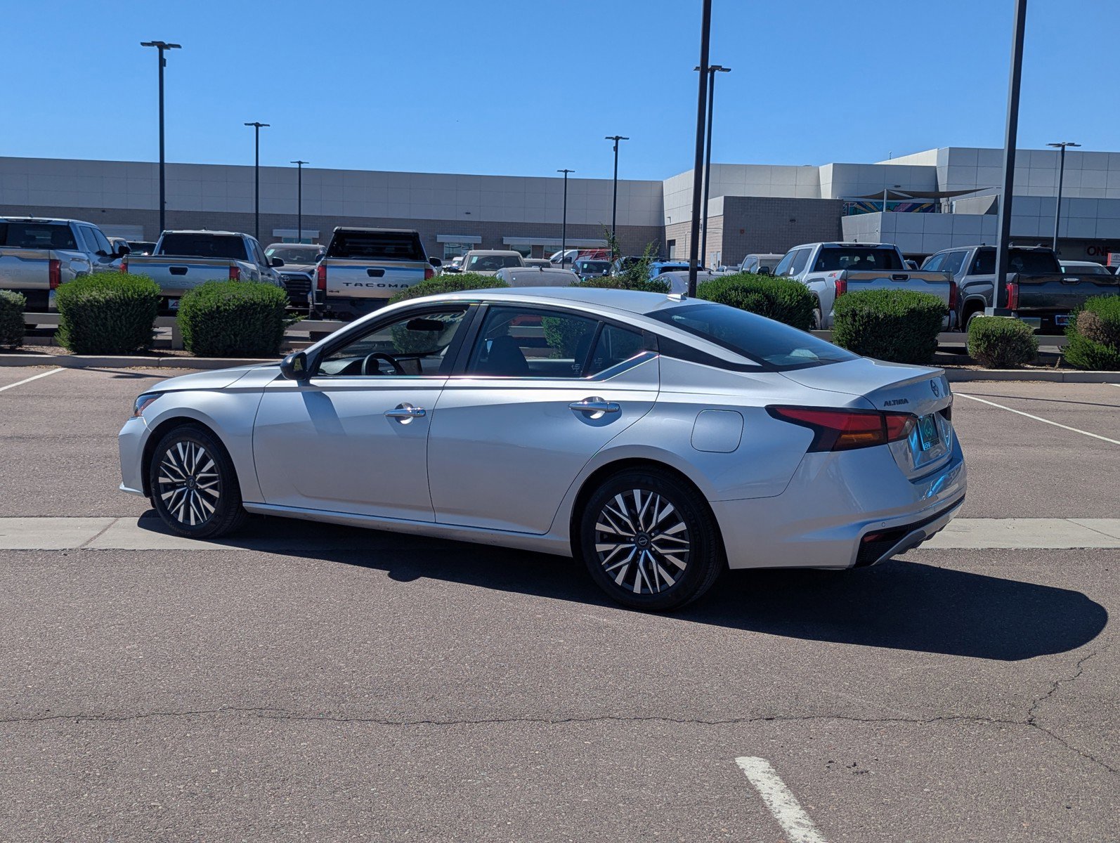 Used 2024 Nissan Altima 2.5 SV image 3