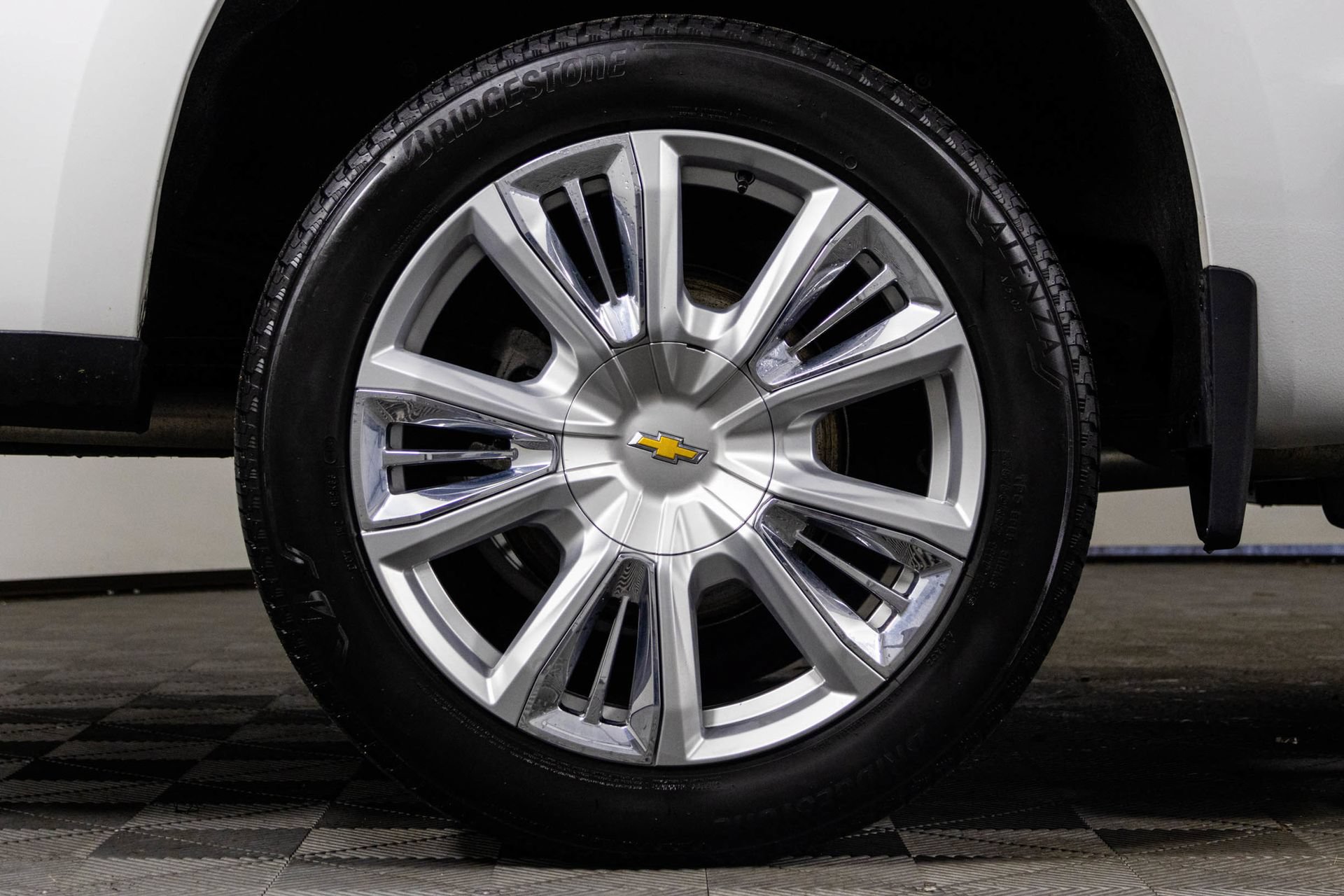 Used 2024 Chevrolet Silverado 1500 High Country w/ High Country Premium Package AWD/4WD image 46