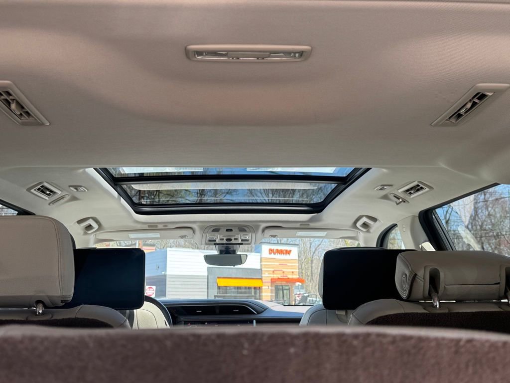 Used 2021 GMC Yukon XL Denali w/ Denali Ultimate Package RWD image 19