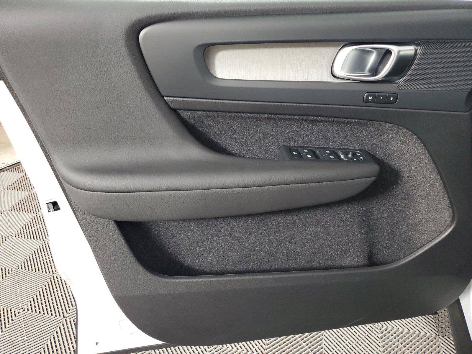 New 2026 Volvo XC40 B4 Core w/ Protection Package Premier FWD image 19