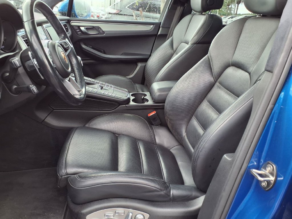 Used 2017 Porsche Macan Turbo AWD/4WD image 27