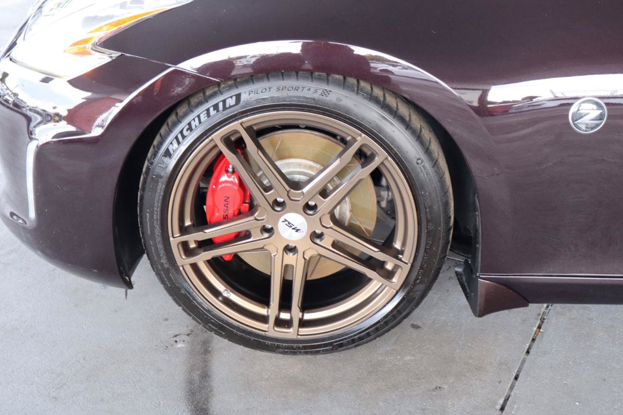 Used 2015 Nissan 370Z Coupe RWD image 12