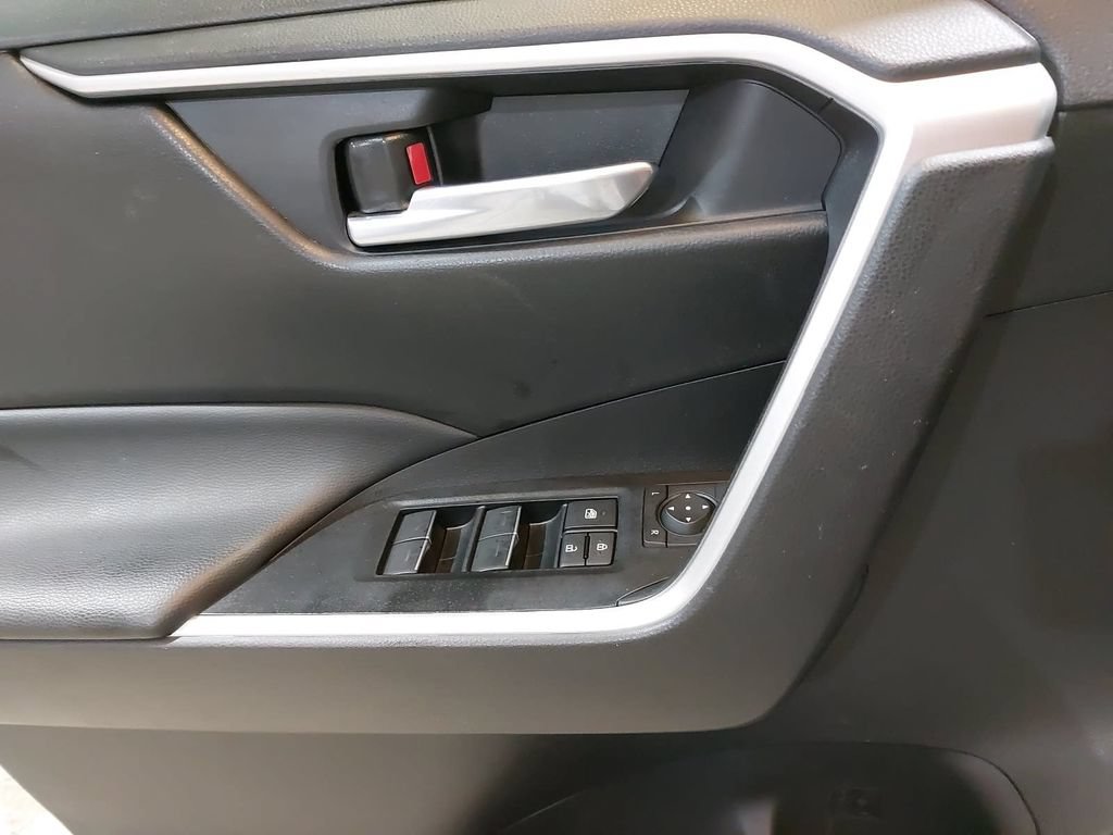 Used 2025 Toyota RAV4 XLE AWD/4WD image 23