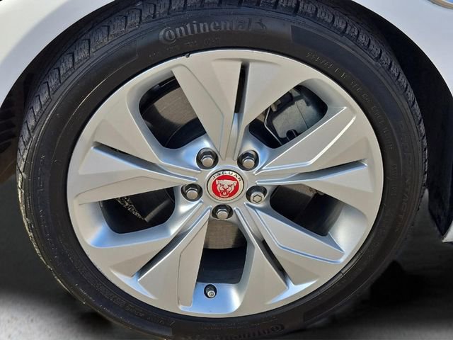 Used 2020 Jaguar XE S image 9