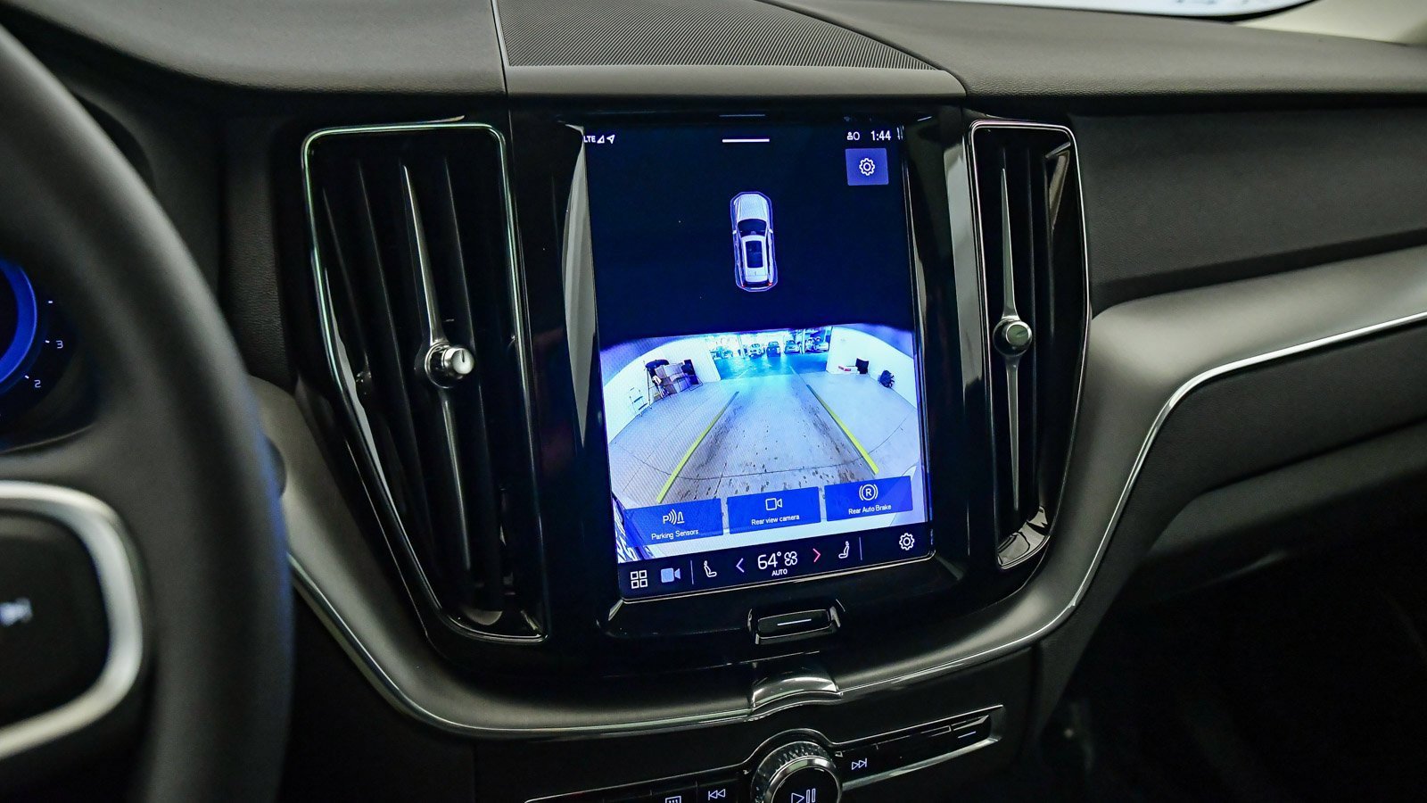 Certified 2025 Volvo XC60 B5 Core image 24