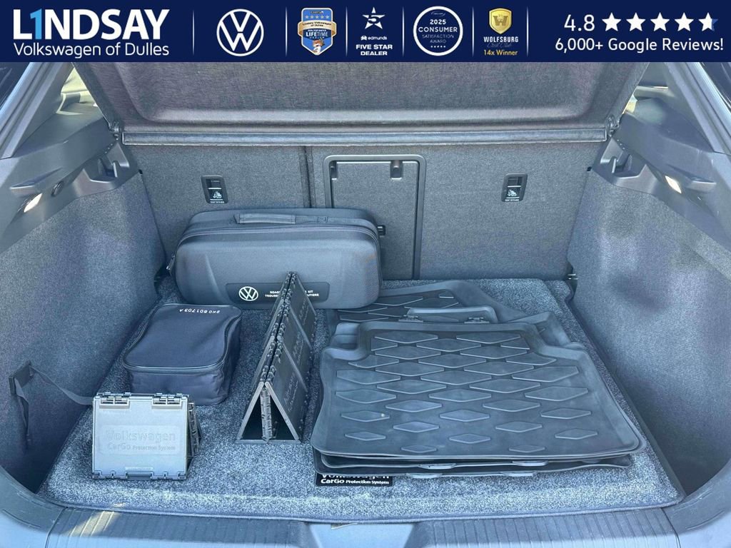 Used 2021 Volkswagen ID.4 Pro S w/ Gradient Package image 8