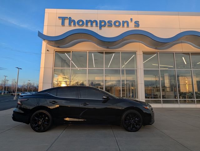 Used 2023 Nissan Maxima SR w/ Sport Mat Group image 2