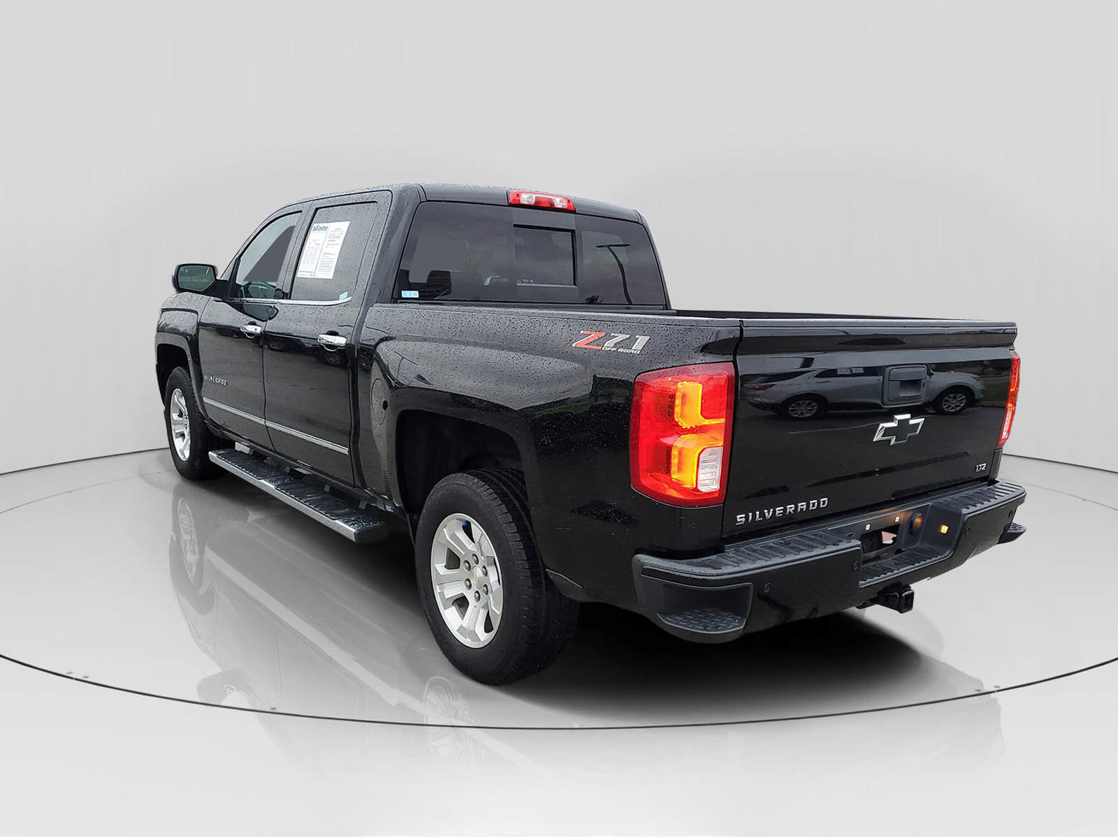 Used 2018 Chevrolet Silverado 1500 LTZ Z71 w/ LTZ Plus Package image 3