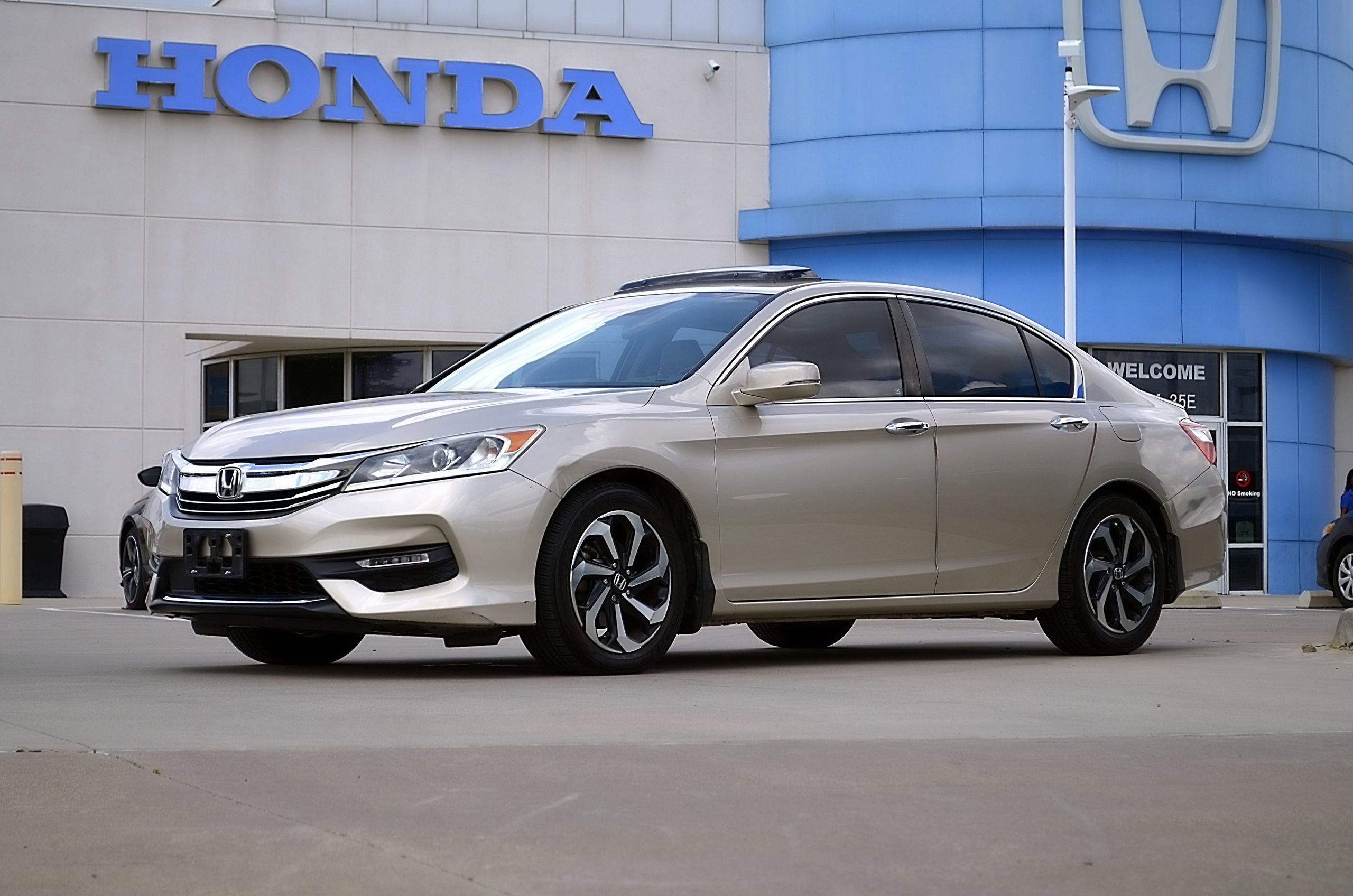 Used 2017 Honda Accord EX