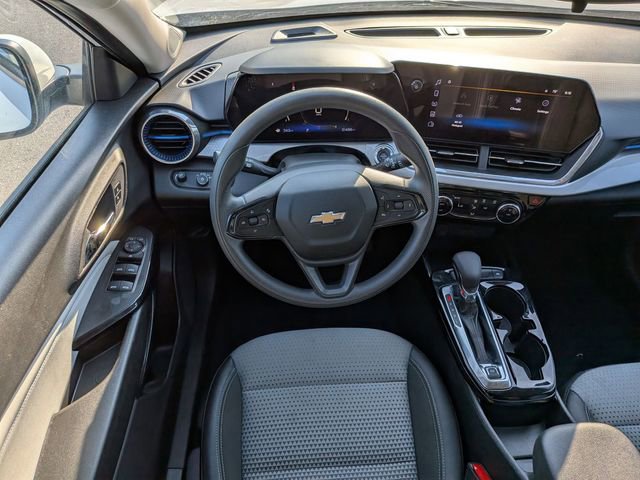 Used 2025 Chevrolet Trax LT image 28
