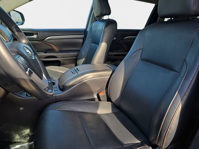 Used 2018 Toyota Highlander Limited w/ Protection Package #3 AWD/4WD image 19