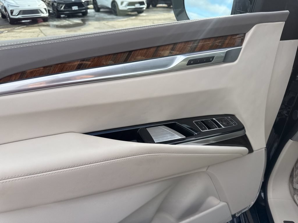 Used 2025 Cadillac Escalade Sport Platinum AWD/4WD image 18