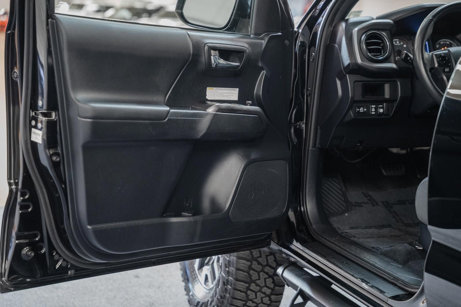 Used 2017 Toyota Tacoma TRD Off-Road w/ Tow Package (A/T) image 45