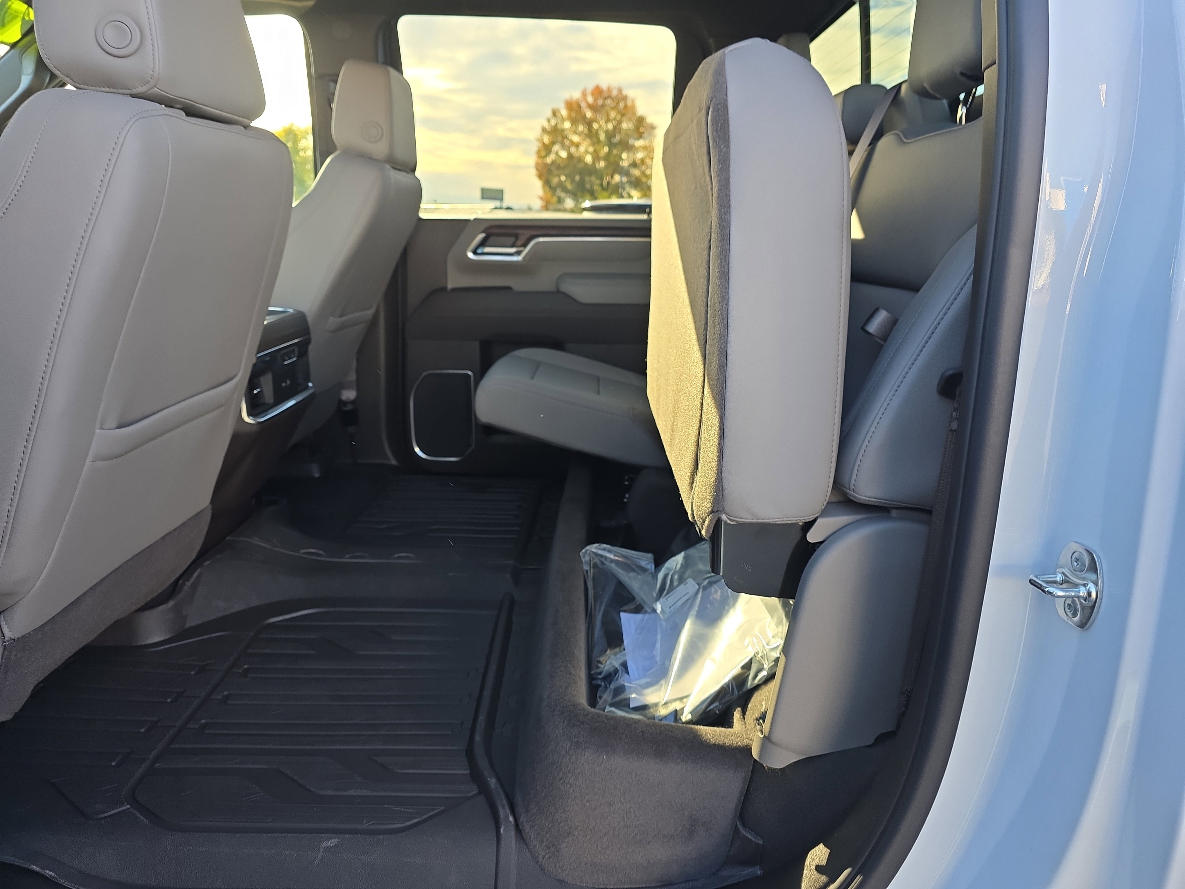 New 2026 GMC Sierra 2500 SLT w/ SLT Convenience Package image 13